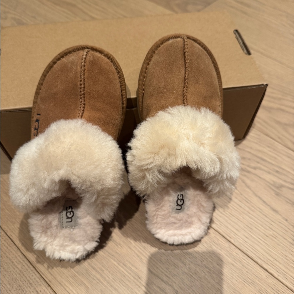 UGG Girls' Cozy Slipper